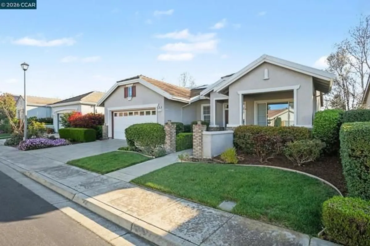 Property Slideshow image 1 of 32 | 208 summerset dr, Brentwood (Cc), CA, 94513