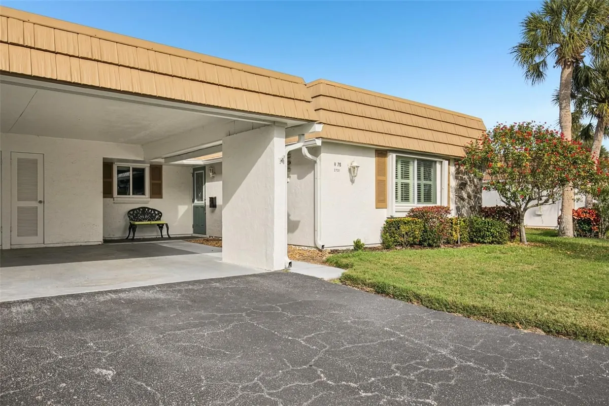 Property Slideshow image 1 of 28 | 2731 riverbluff way v-76, Sarasota, FL, 34231