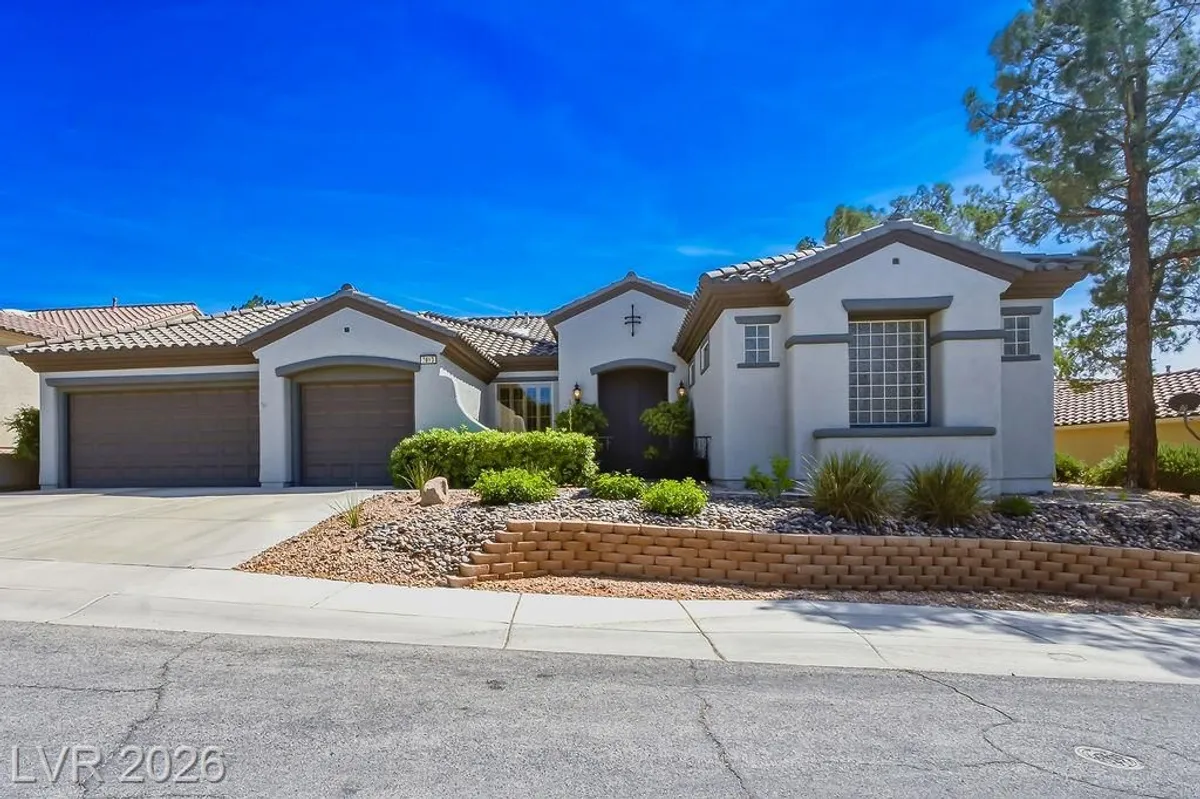 Property Slideshow image 1 of 46 | 2813 winslow springs dr, Henderson, NV, 89052