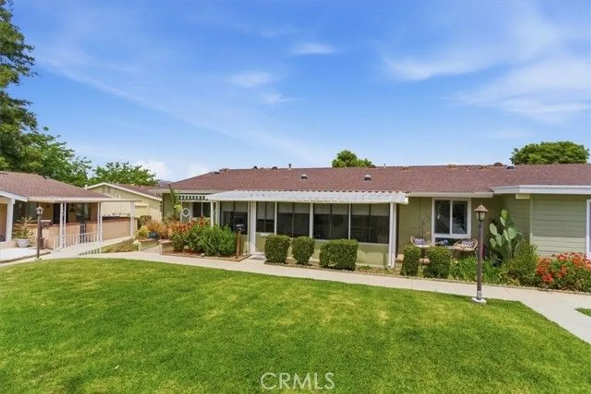 Property Slideshow image 1 of 40 | 19203 avenue of the oaks a a, Newhall, CA, 91321