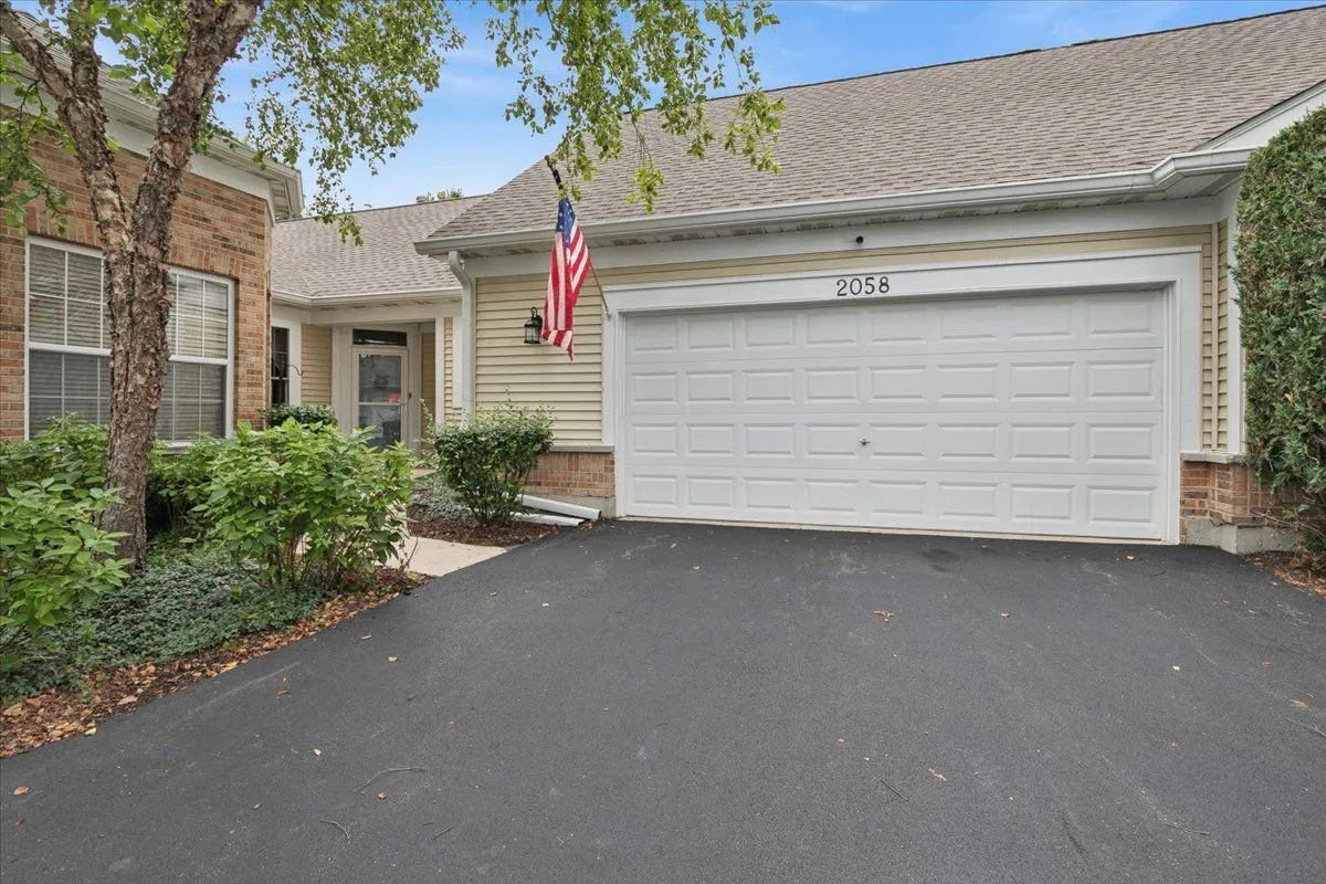 Property Slideshow image 1 of 28 | 2058 carillon dr, Grayslake, IL, 60030