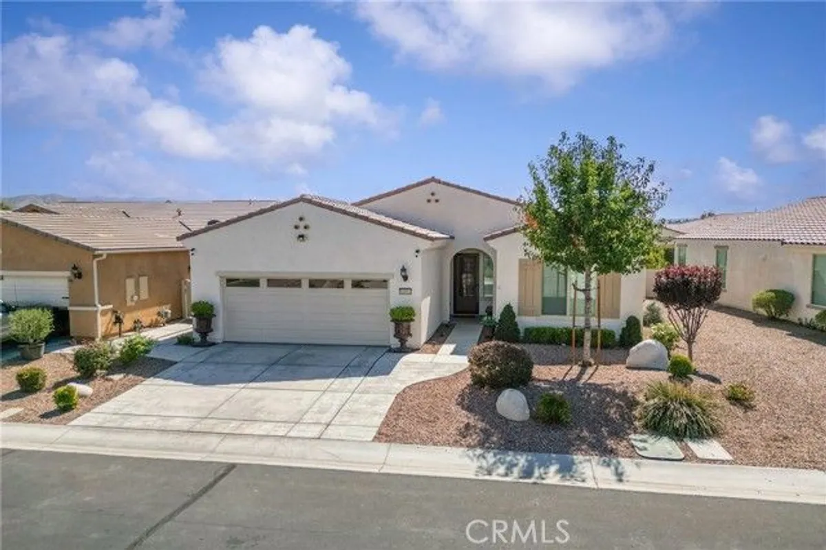 Property Slideshow image 1 of 49 | 18861 latigo st, Apple Valley, CA, 92308