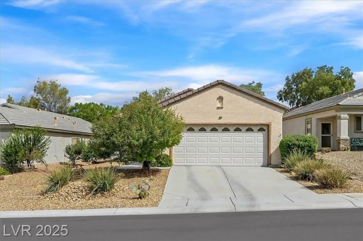Property Slideshow image 1 of 35 | 2526 crater rock st, Henderson, NV, 89044