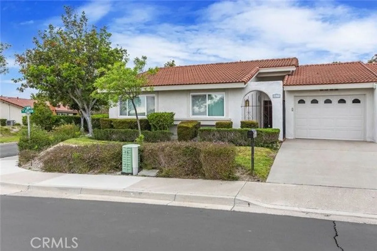 Property Slideshow image 1 of 30 | 28131 via nervo, Mission Viejo, CA, 92692