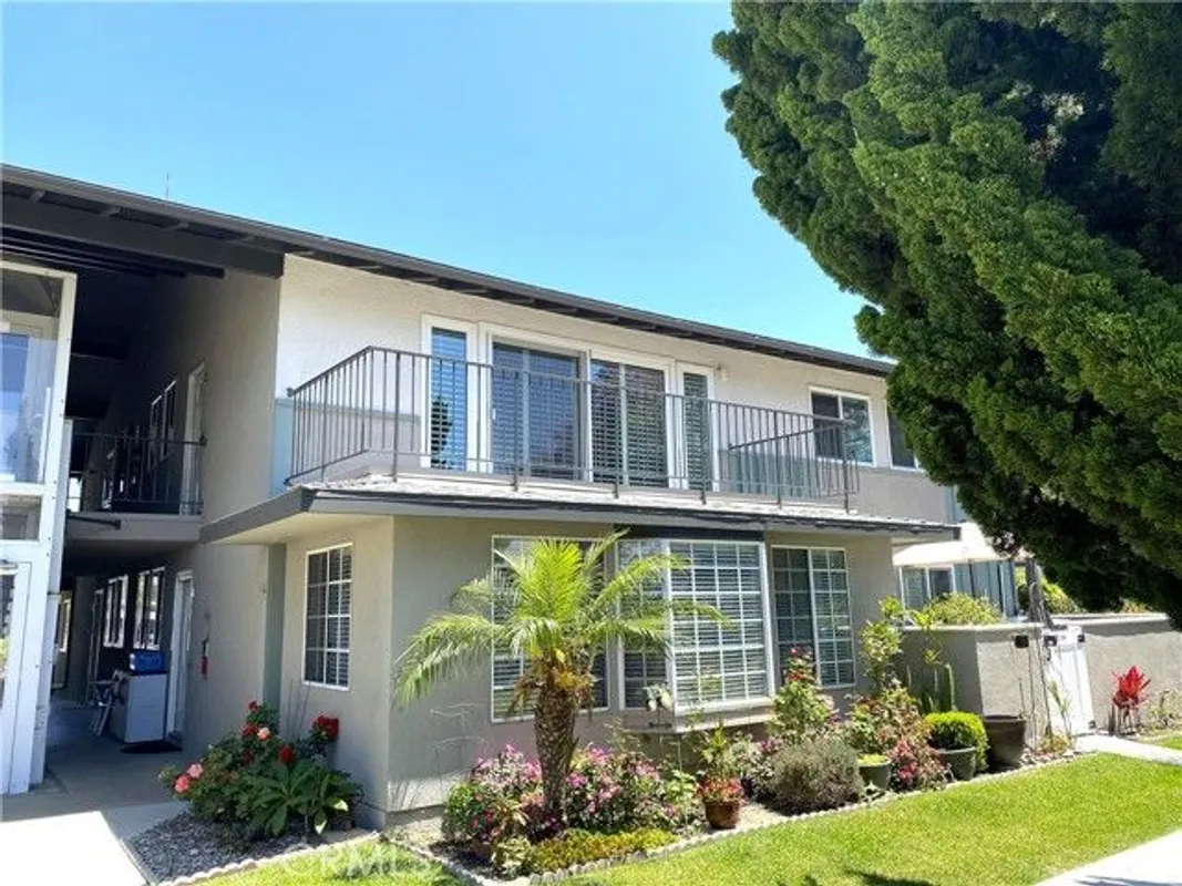 Property Slideshow image 1 of 25 | 1950 mckinney way, Seal Beach, CA, 90740