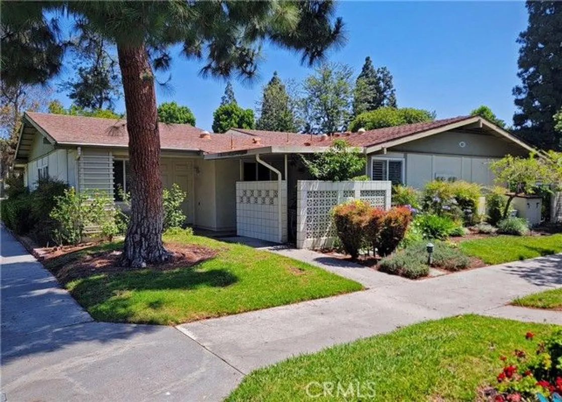 Property Slideshow image 1 of 34 | 201 avenida majorca h, Laguna Woods, CA, 92637