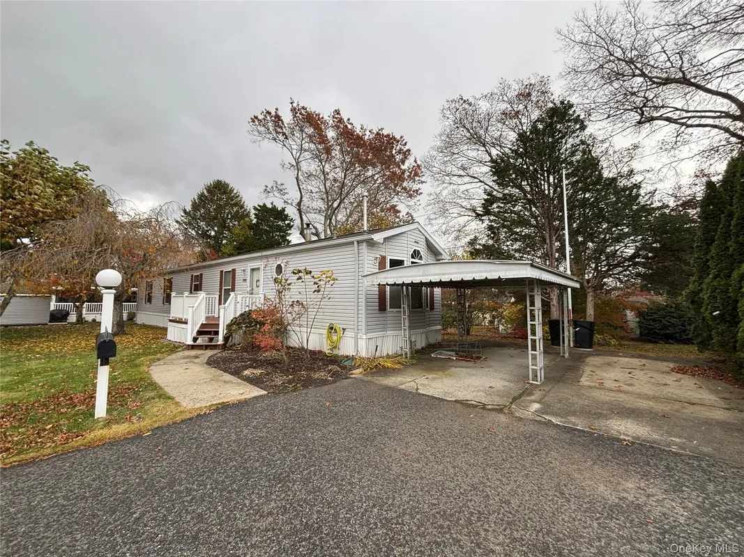 Property Slideshow image 1 of 28 | 1661 old country rd unit 280, Riverhead, NY, 11901