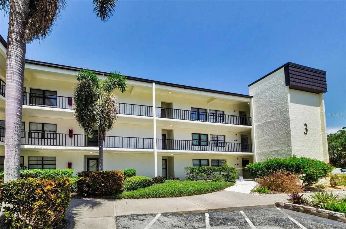 Property Slideshow image 1 of 49 | 14130 rosemary ln apt 3306, Largo, FL, 33774