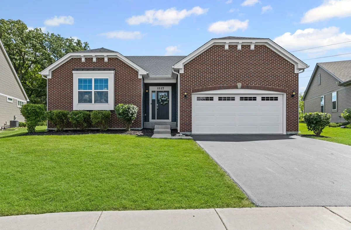 Property Slideshow image 1 of 34 | 1117 black cherry dr, Crystal Lake, IL, 60012