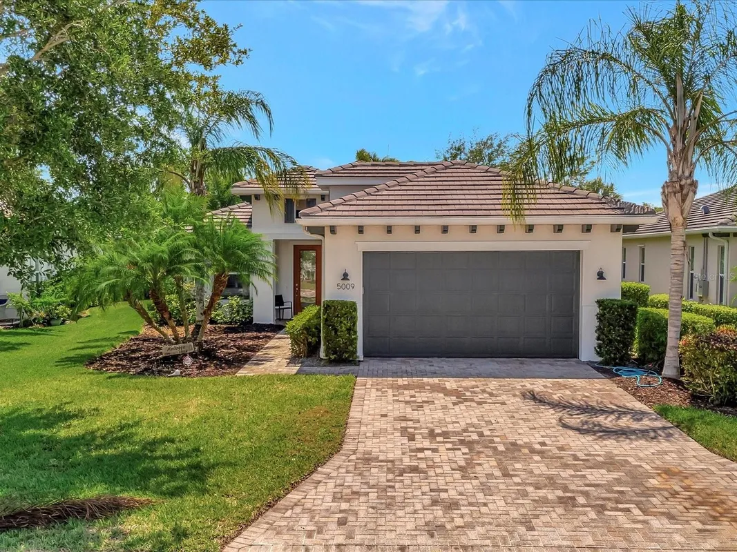 Property Slideshow image 1 of 51 | 5009 lake overlook ave, Bradenton, FL, 34208