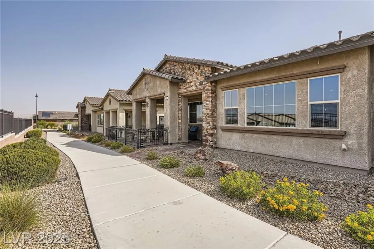 Property Slideshow image 1 of 53 | 738 purple knoll walk, Henderson, NV, 89011