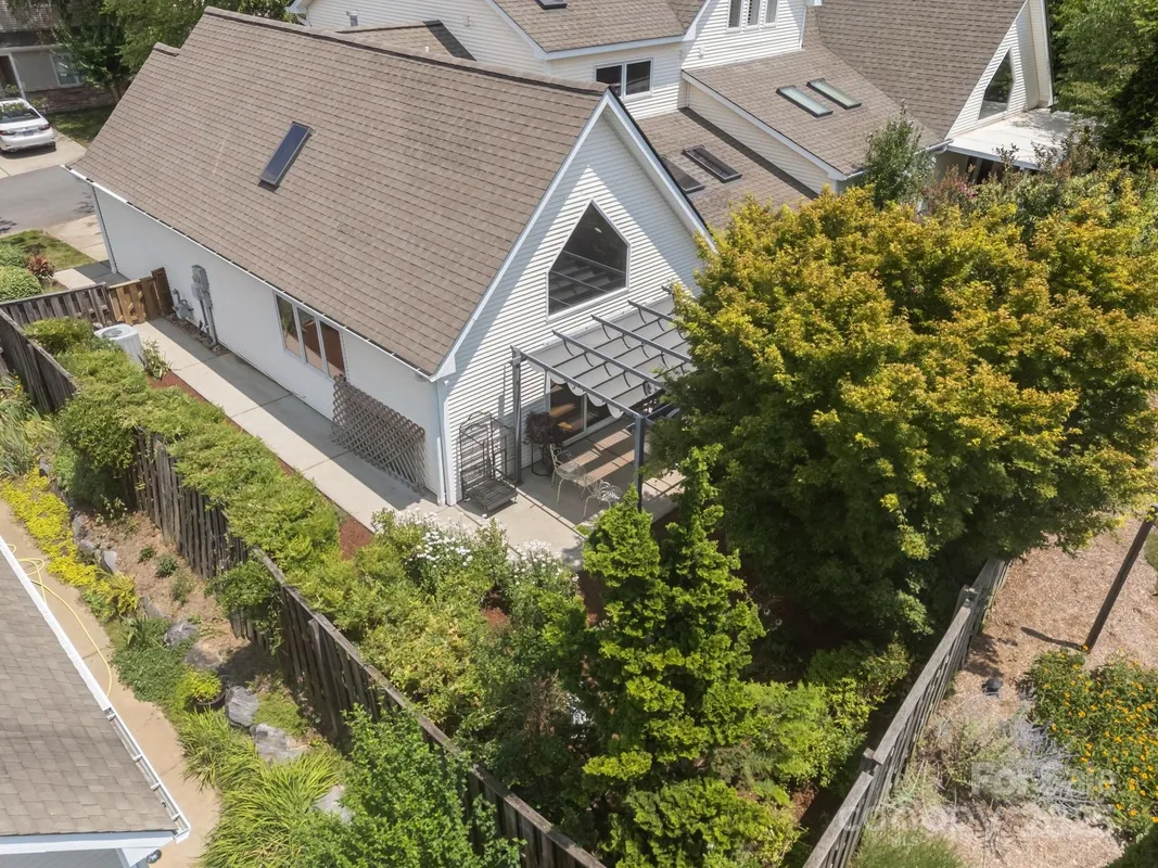 Property Slideshow image 1 of 30 | 8 beekeeper trl, Swannanoa, NC, 28778