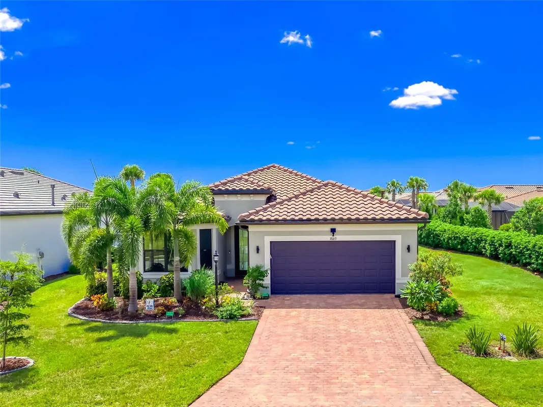 Property Slideshow image 1 of 84 | 7683 summerland cv, Lakewood Ranch, FL, 34202
