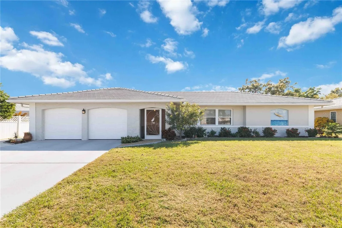Property Slideshow image 1 of 29 | 3363 sheffield cir, Sarasota, FL, 34239