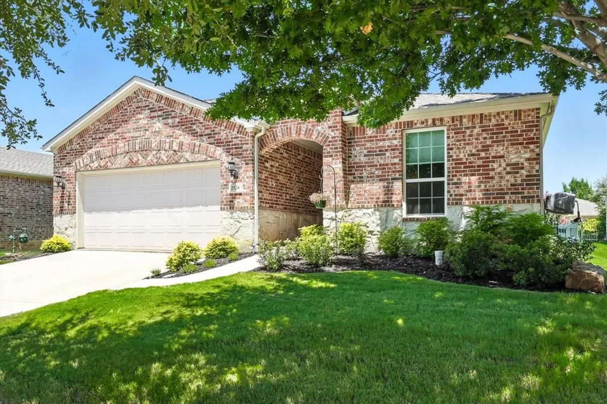 Property Slideshow image 1 of 40 | 2528 oyster bay dr, Frisco, TX, 75036