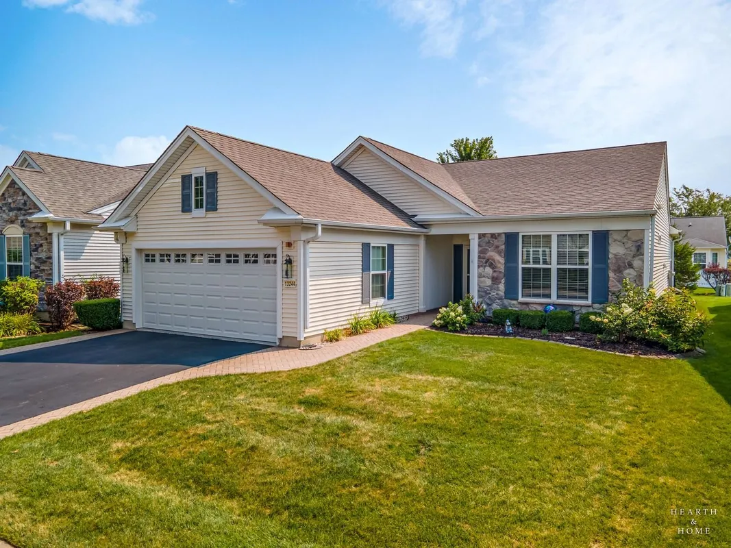 Property Slideshow image 1 of 28 | 13244 oakwood ave, Huntley, IL, 60142
