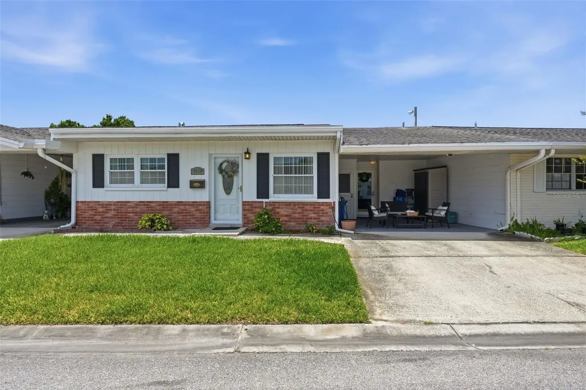 Property Slideshow image 1 of 38 | 9920 daffodil st 52, Pinellas Park, FL, 33782