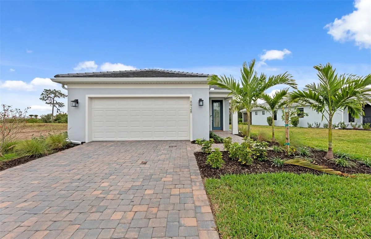 Property Slideshow image 1 of 23 | 18928 indian rock pl, Lakewood Ranch, FL, 34211