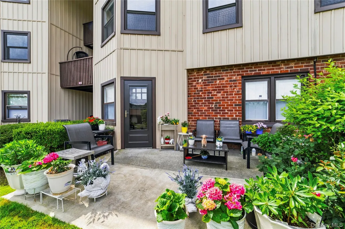 Property Slideshow image 1 of 46 | 18 hastings ct b, Yorktown, NY, 10598