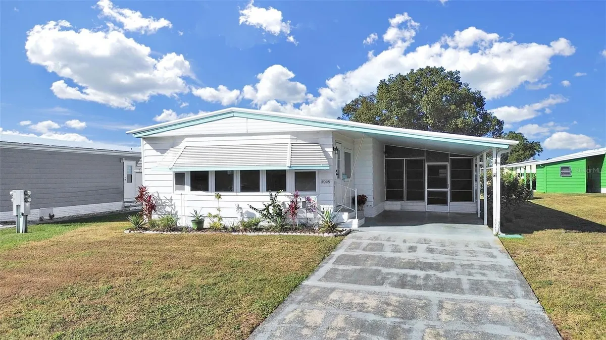 Property Slideshow image 1 of 45 | 4928 foxdale dr, Lakeland, FL, 33810