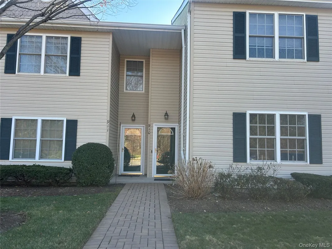 Property Slideshow image 1 of 17 | 910 altessa blvd, Melville, NY, 11747