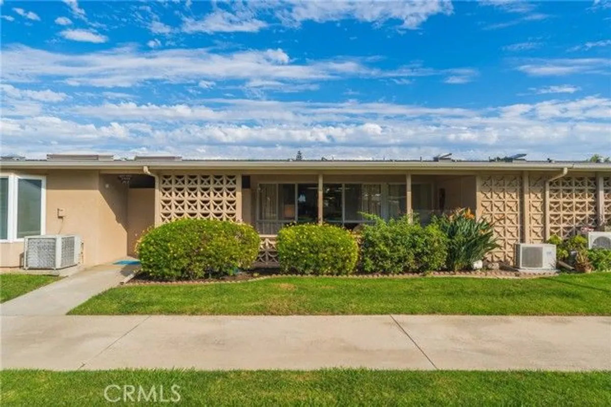 Property Slideshow image 1 of 42 | 1681 tam 0'shanter rd 10j m12, Seal Beach, CA, 90740