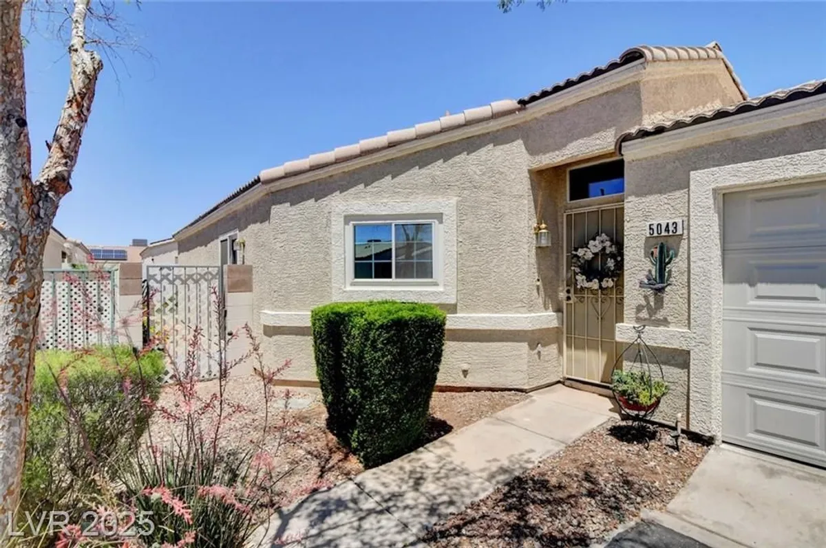 Property Slideshow image 1 of 44 | 5043 mascaro dr, Las Vegas, NV, 89122