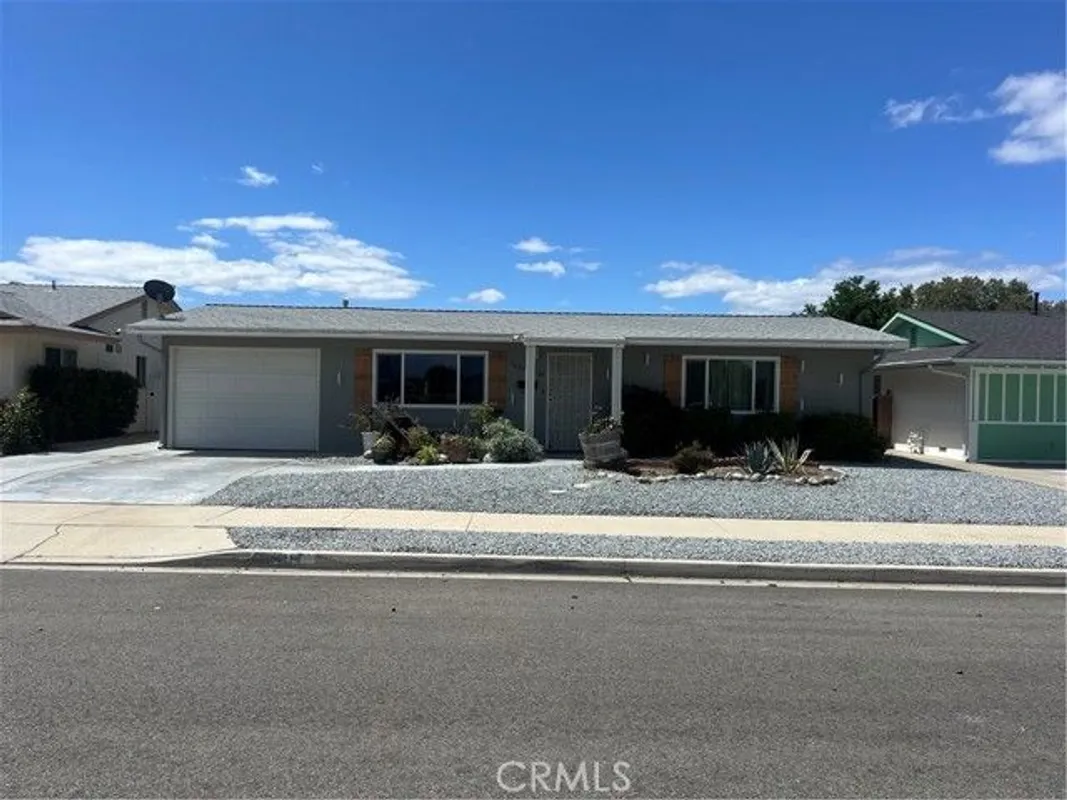 Property Slideshow image 1 of 27 | 1601 w mayberry ave, Hemet, CA, 92543