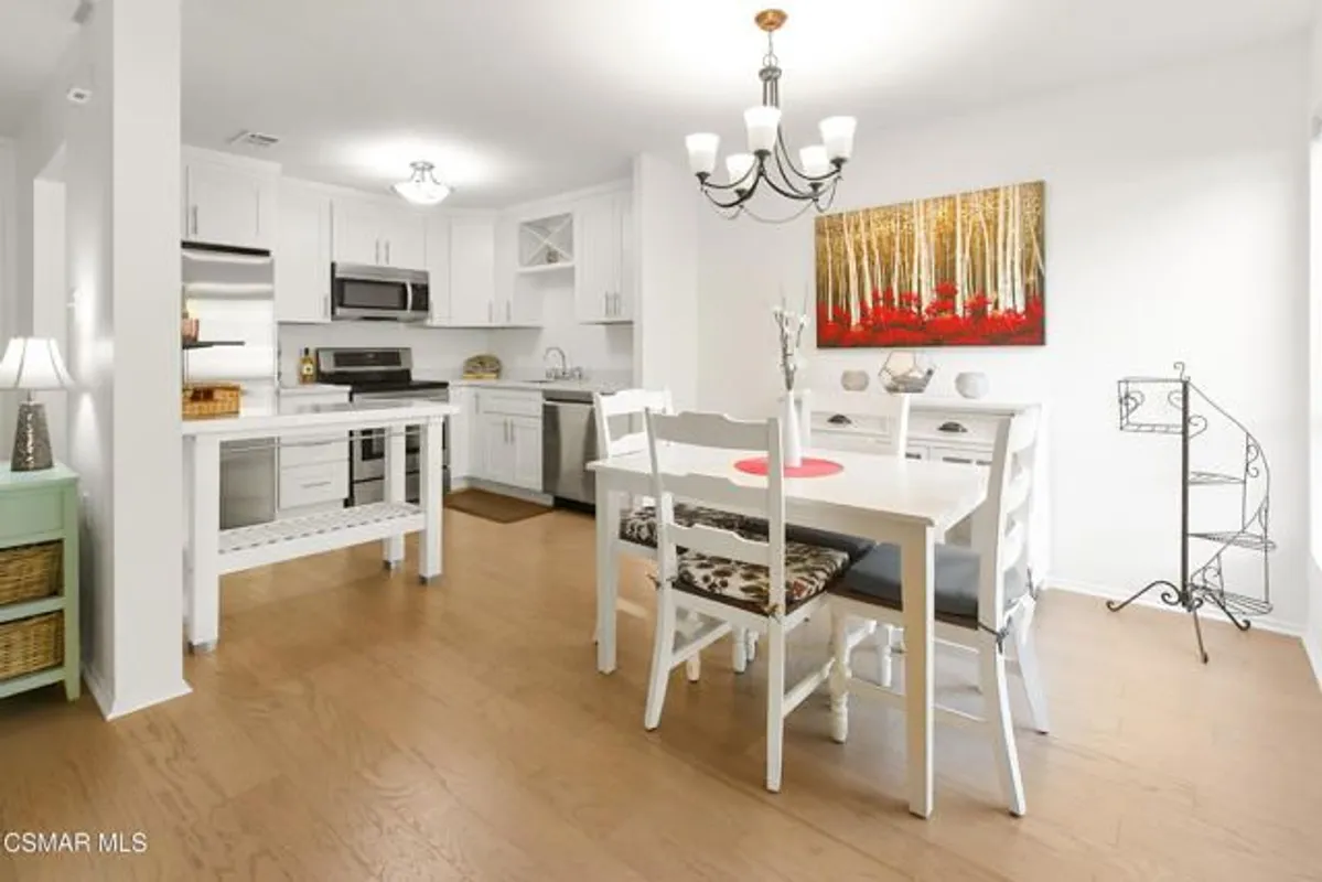 Property Slideshow image 1 of 16 | 286 oakleaf dr apt 22, Thousand Oaks, CA, 91360