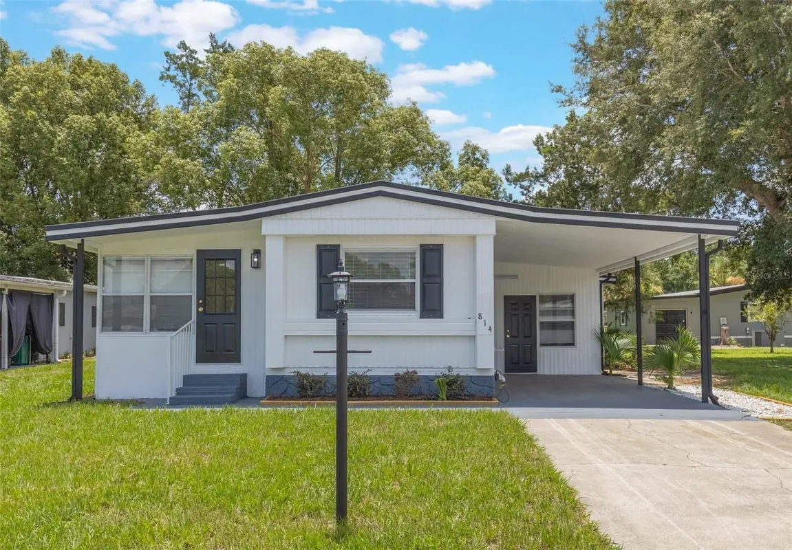 Property Slideshow image 1 of 20 | 814 roseapple ave, Lady Lake, FL, 32159