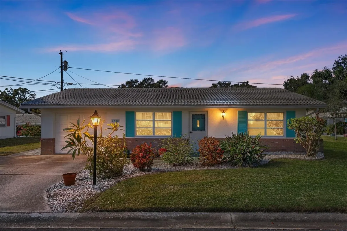 Property Slideshow image 1 of 36 | 9238 140th ln, Seminole, FL, 33776