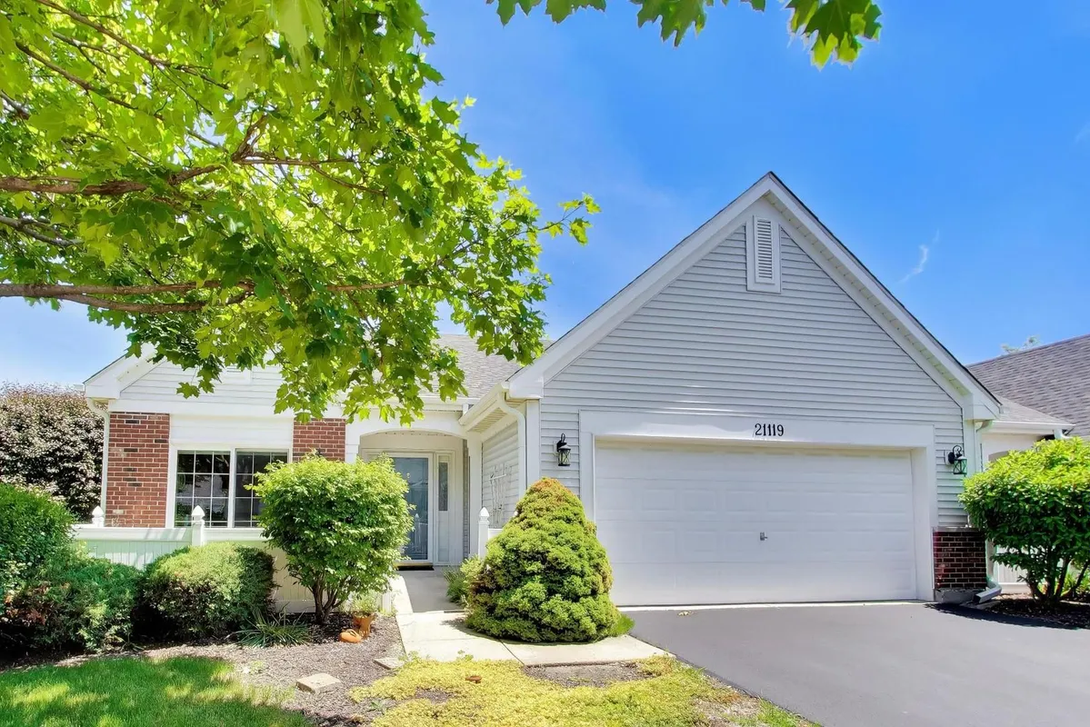 Property Slideshow image 1 of 43 | 21119 w braxton ln, Plainfield, IL, 60544