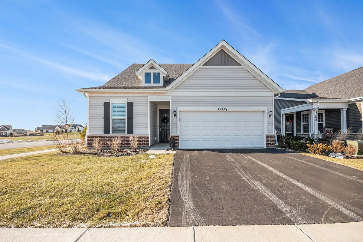 Property Slideshow image 1 of 40 | 3207 dove mountain dr, Aurora, IL, 60503