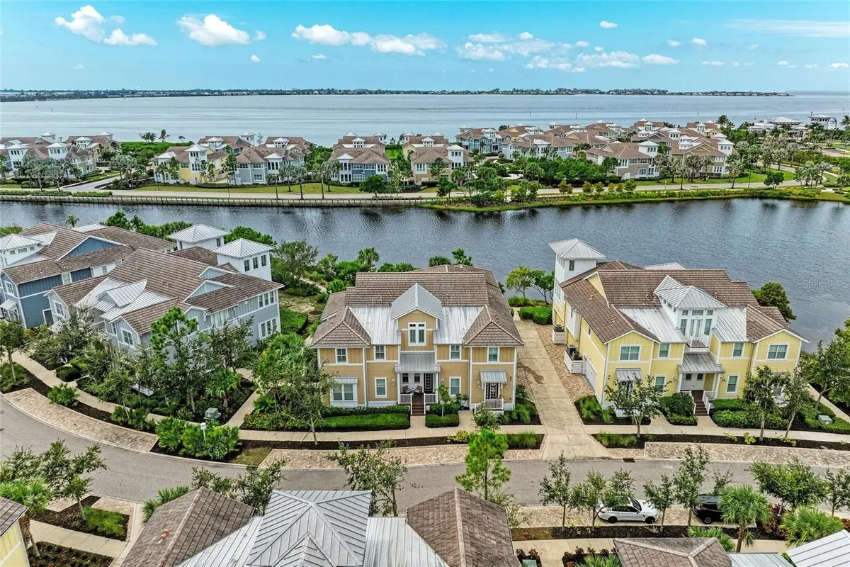 Property Slideshow image 1 of 100 | 258 sapphire lake dr unit 202, Bradenton, FL, 34209