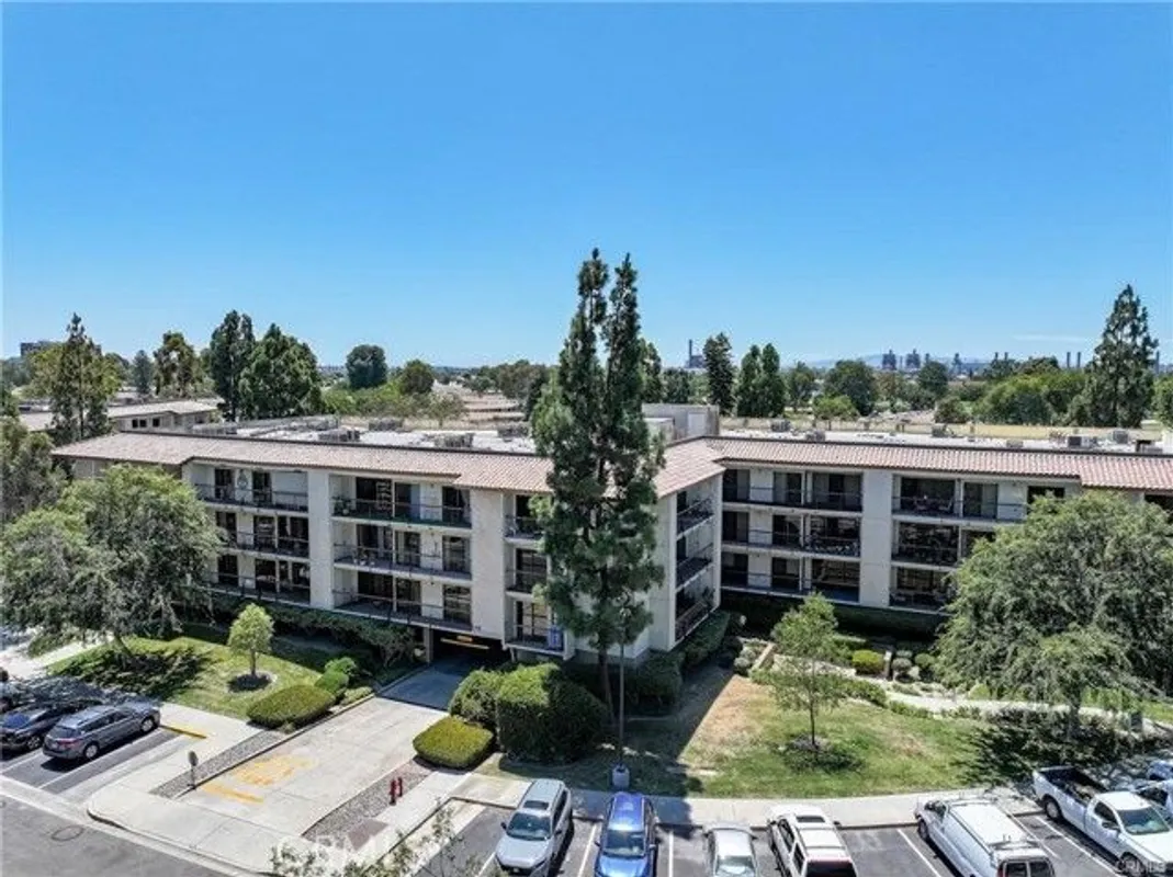 Property Slideshow image 1 of 27 | 13601 del monte dr apt a47, Seal Beach, CA, 90740