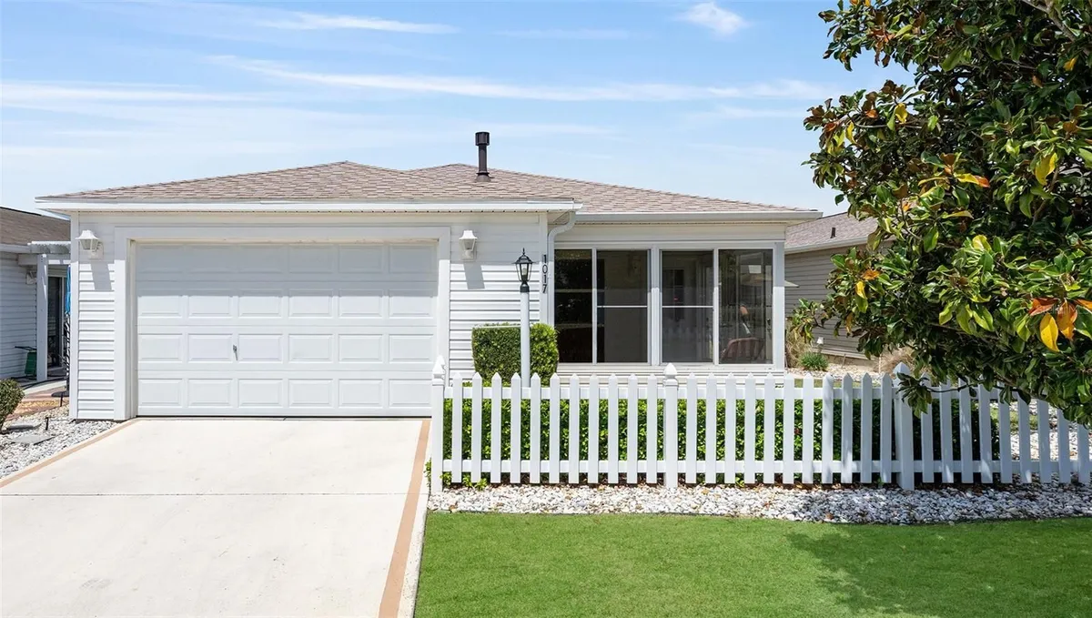 Property Slideshow image 1 of 43 | 1017 pinewood pl, The Villages, FL, 32162