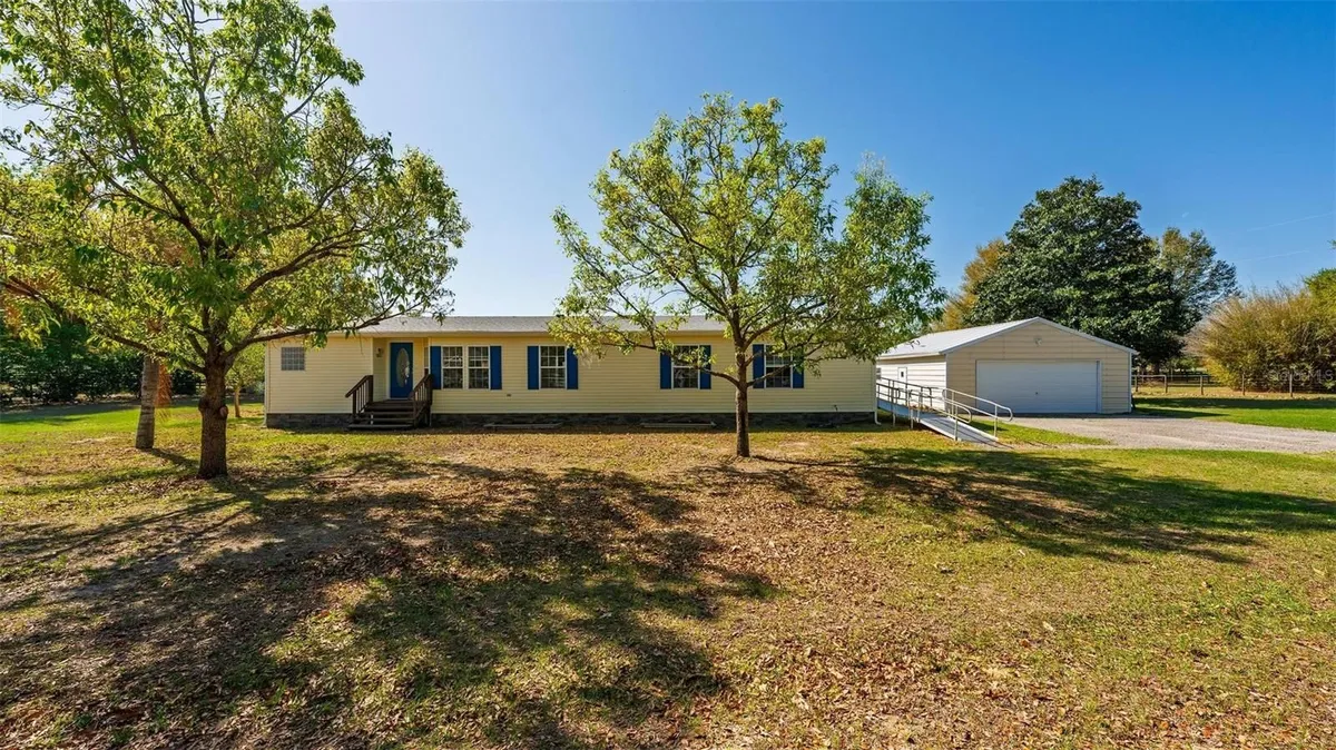 Property Slideshow image 1 of 59 | 5353 ne 136th pl, Oxford, FL, 34484