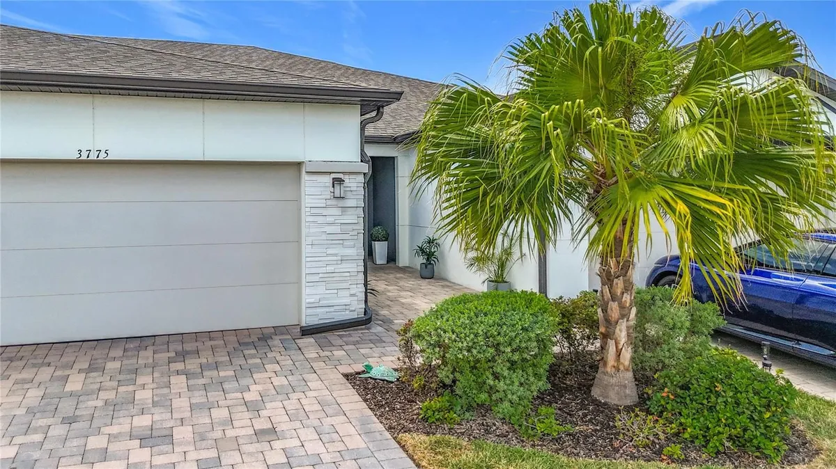 Property Slideshow image 1 of 38 | 3775 maxwell park dr 3775, Sun City Center, FL, 33573