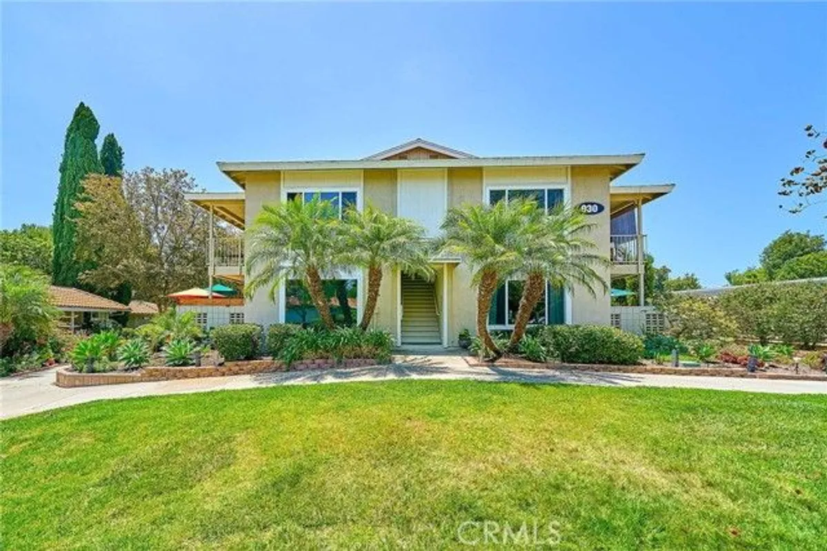 Property Slideshow image 1 of 27 | 930 avenida majorca p, Laguna Woods, CA, 92637