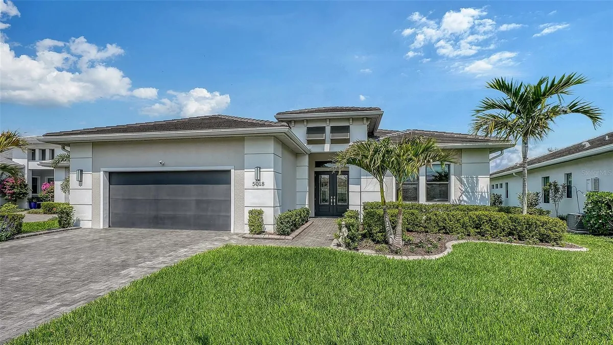 Property Slideshow image 1 of 76 | 5018 surfside cir, Lakewood Ranch, FL, 34211