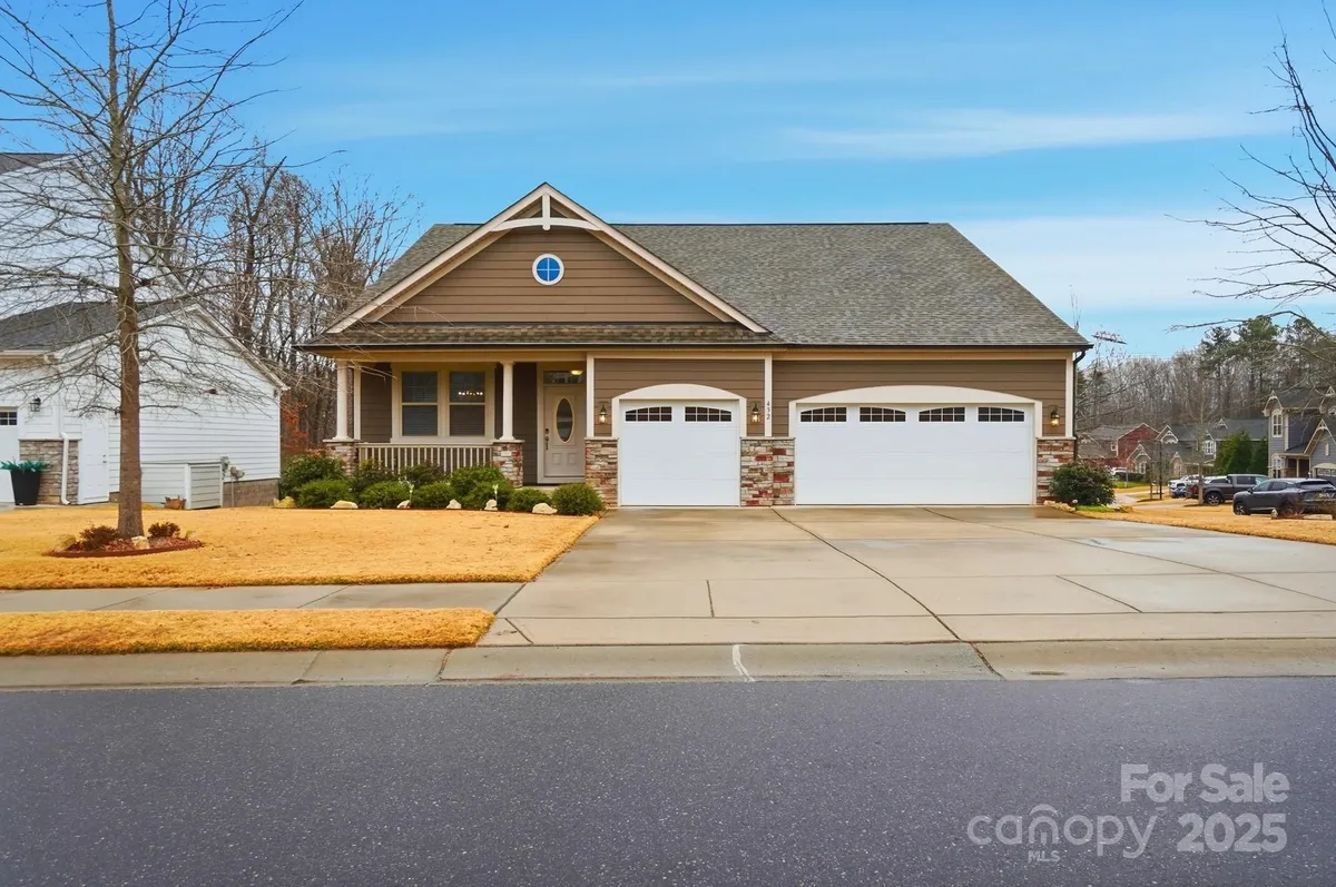 Property Slideshow image 1 of 47 | 432 sandbar pt, Lake Wylie, SC, 29710