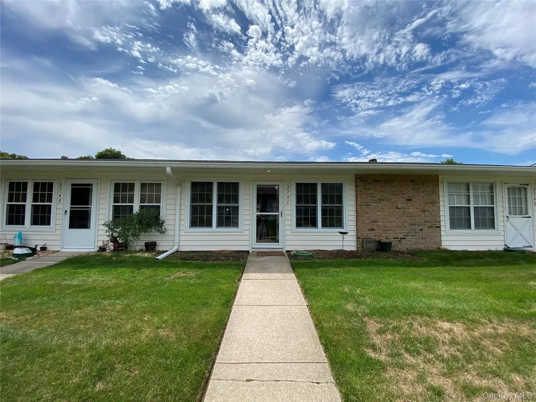 Property Slideshow image 1 of 25 | 274 berwick ct c, Brookhaven, NY, 11961