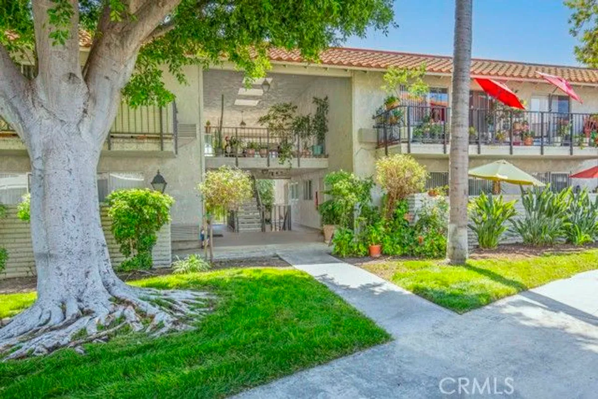 Property Slideshow image 1 of 24 | 2266 via puerta, Laguna Woods, CA, 92637