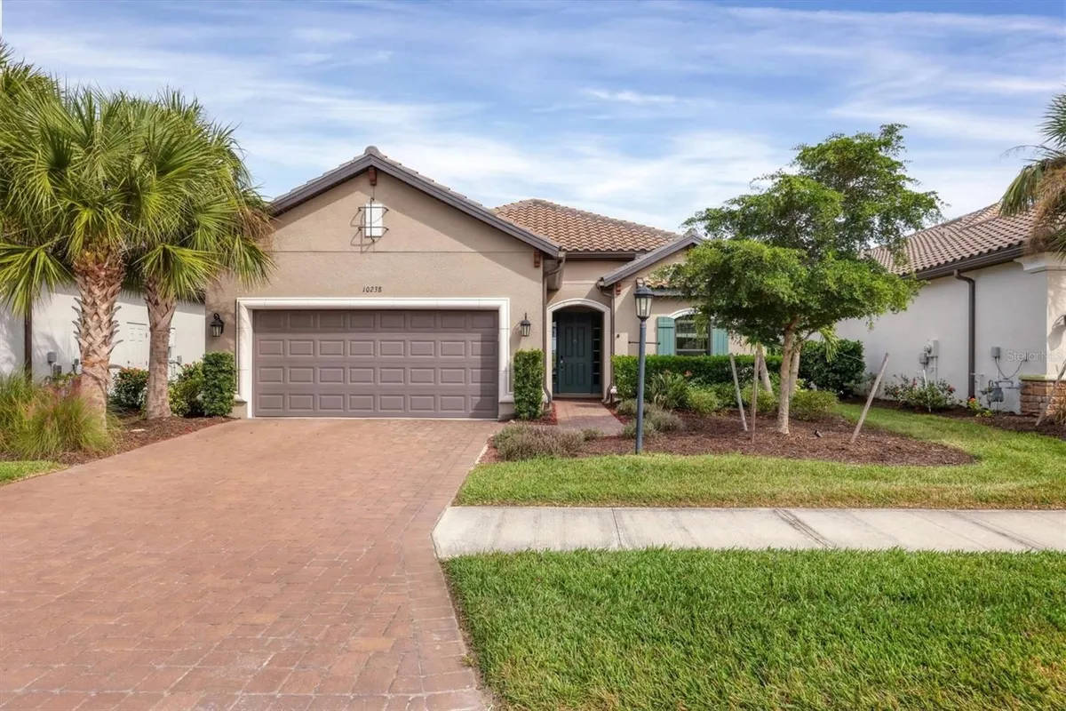 Property Slideshow image 1 of 71 | 10238 morning mist ln, Sarasota, FL, 34241