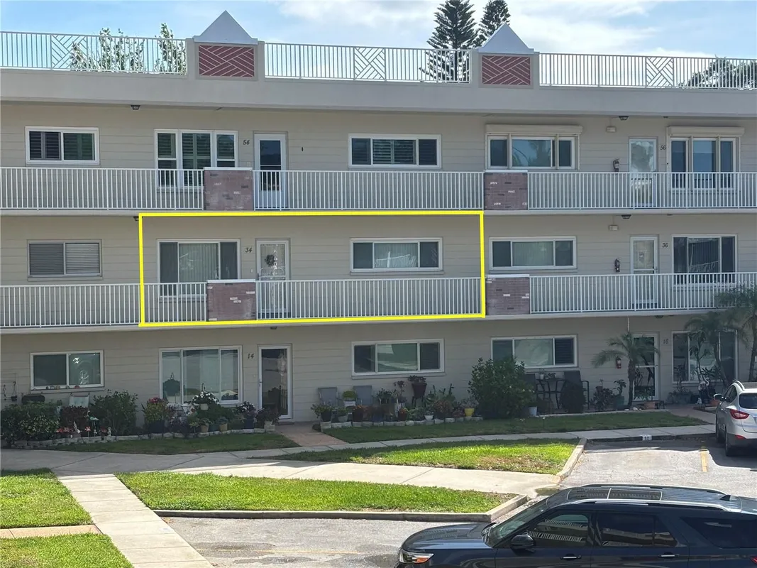 Property Slideshow image 1 of 40 | 2262 swedish dr 34, Clearwater, FL, 33763