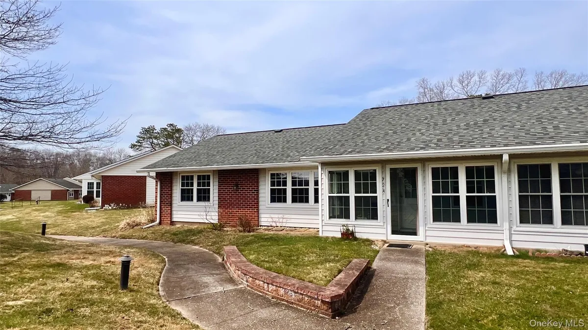 Property Slideshow image 1 of 15 | 72 enfield ct a, Brookhaven, NY, 11961