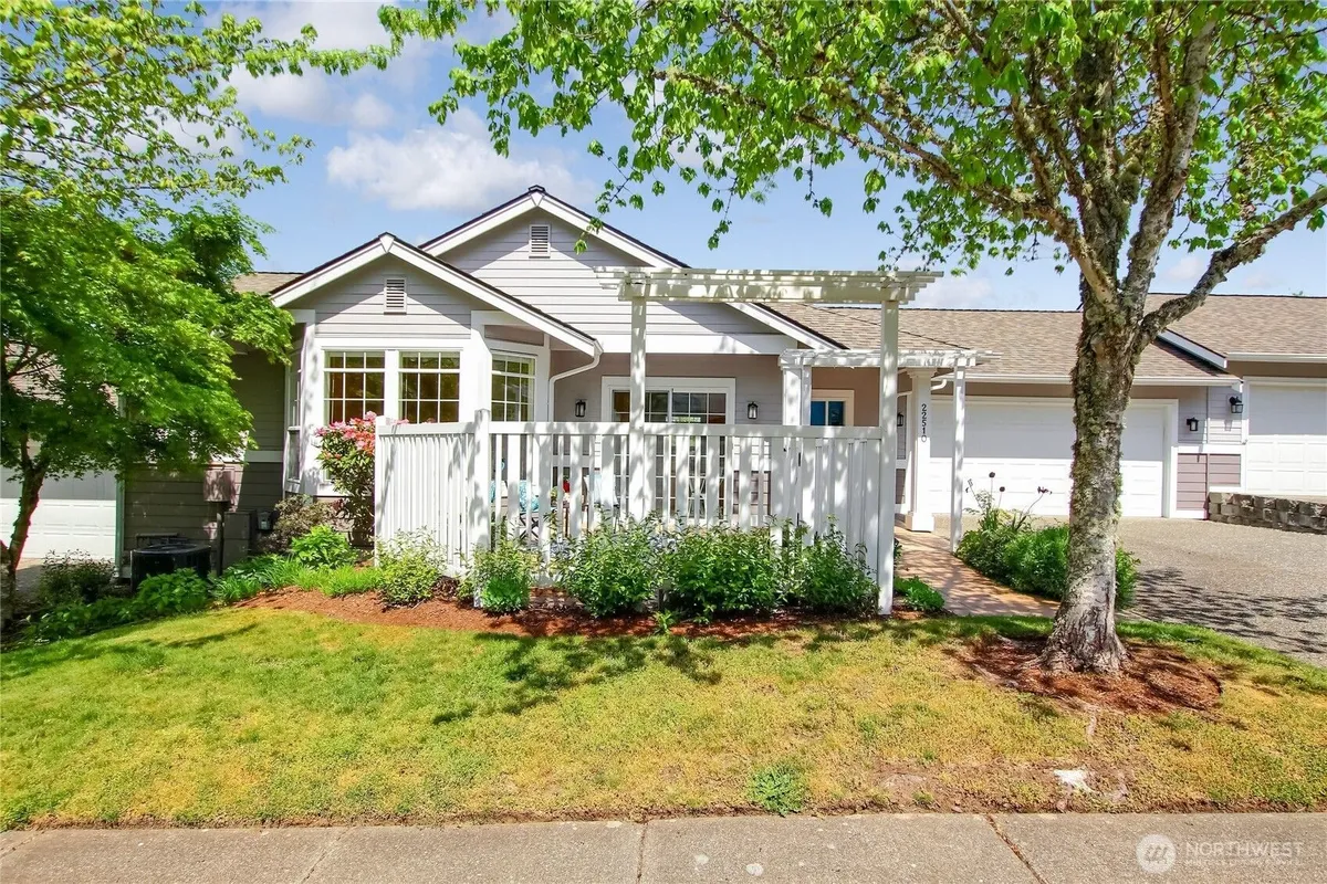 Property Slideshow image 1 of 40 | 22510 se 45th st 2645, Issaquah, WA, 98029