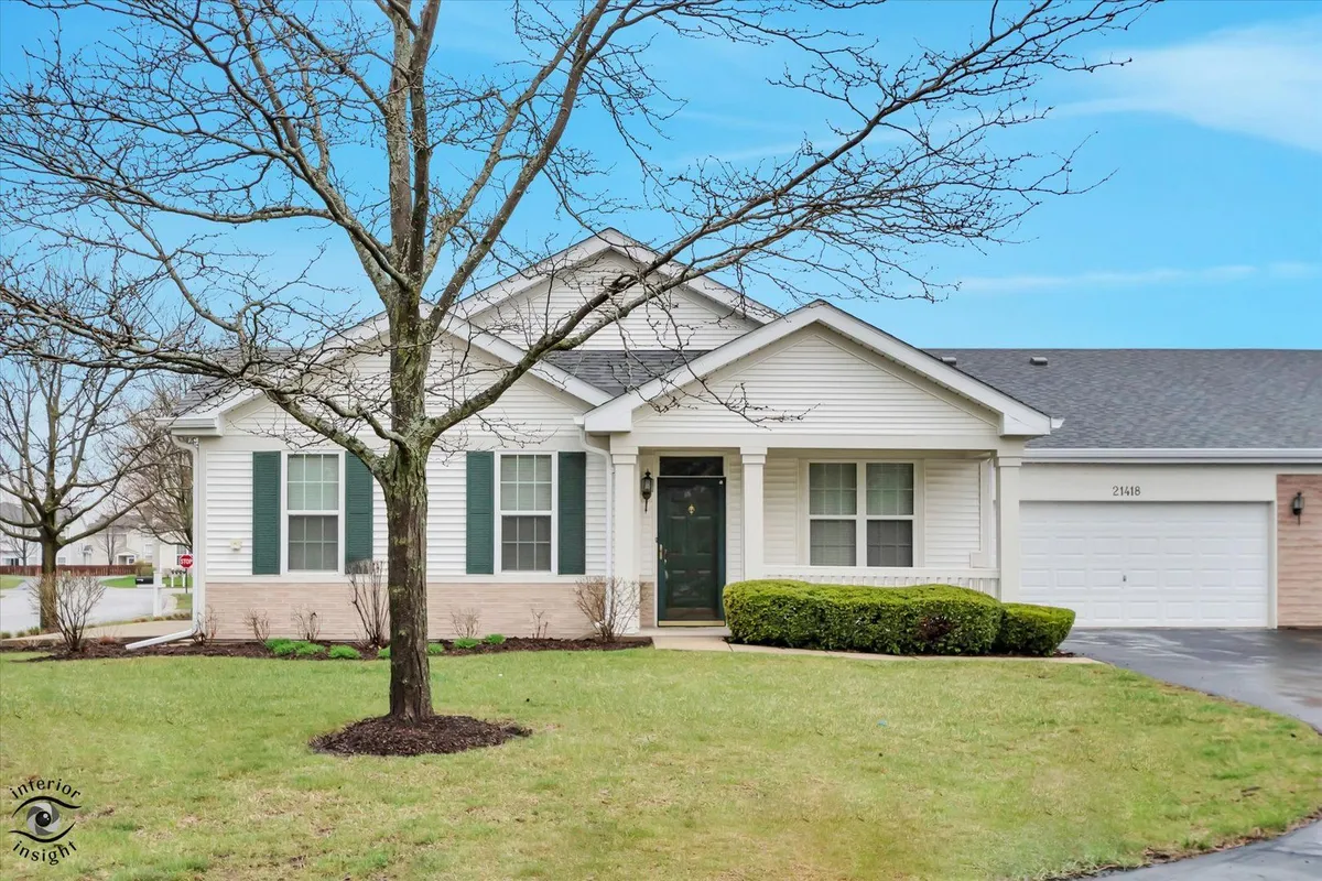 Property Slideshow image 1 of 31 | 21418 timber lake ct 21418, Crest Hill, IL, 60403