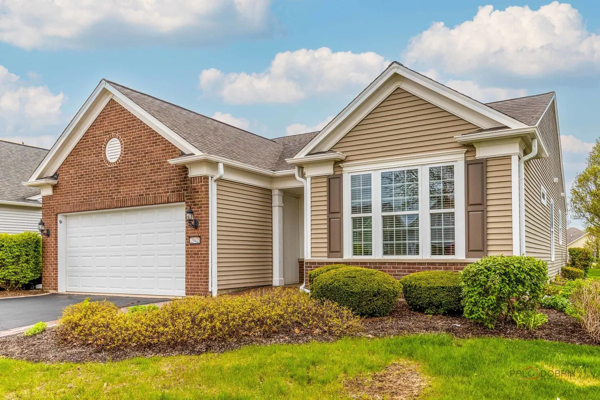 Property Slideshow image 1 of 22 | 2942 ravinia cir, Mundelein, IL, 60060