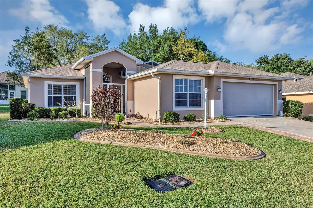 Property Slideshow image 1 of 73 | 5305 indian ocean loop, Tavares, FL, 32778